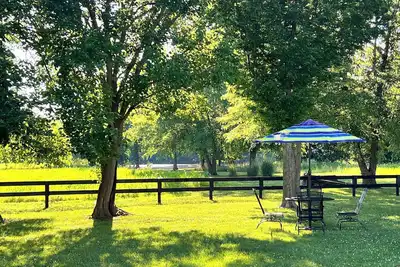 Image de Country Farmhouse with Private Fishing & Swimming Pond, Walking Trails & Gardens