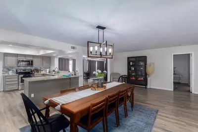 Image de Gorgeous Cozy Scottsdale Home. Walk to Rests and shops. No dirty Carpets or Stairs