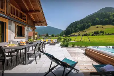 Image de Chalet Julena - séjour ski avec style pour 12, sauna et jeux - Ovo Network