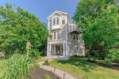 Image de Stunning Sunset Views & Steps to the Sand