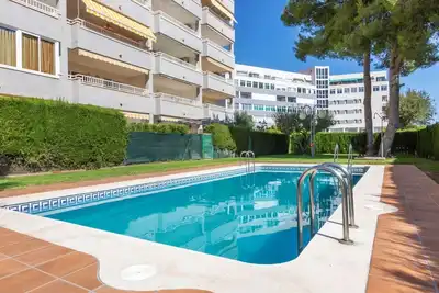 Joli appartement pour 6 personnes avec piscine, Wifi, Tv, terrasse et parking