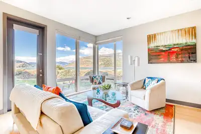 Image de Two-level condo with majestic Columbia River view, patio, balcony & WiFi