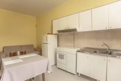 Image de Appartement \"Alice\" avec vue sur les montagnes, Wi-Fi, A\/C, terrasse et jardin