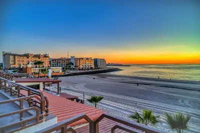 Image de Awasome l! ! Front Beach location on the best beach in town