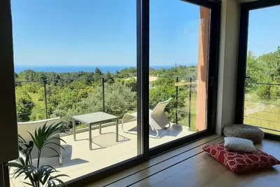 Image de Une Villa avec confort et vue, juste à côté de la mer et la montagne