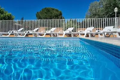 Image de Location saisonnière de meublées, gîtes, appartements, avec piscine au calme.