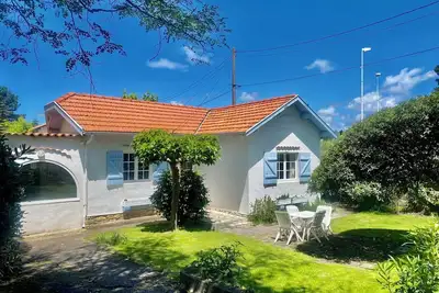 Image de Quartier des Abatilles, maison des années 30 rénovée, proximité plages, forêt. . .