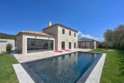 Image de Superbe villa moderne au pied du Luberon