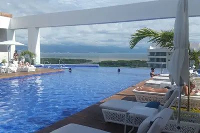 Image de Grand Luxxe 2 or 3 Bedroom Spa - Golf & Spa set pricing. Butler included.