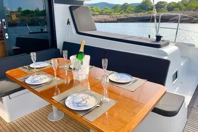 Image de Get to know Ibiza from the crystalline and transparent waters of its coves and beaches.