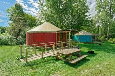 Image de Andelyn Farm Moose Lodge Yurt. A Unique Glamping Experience in Up-State New York