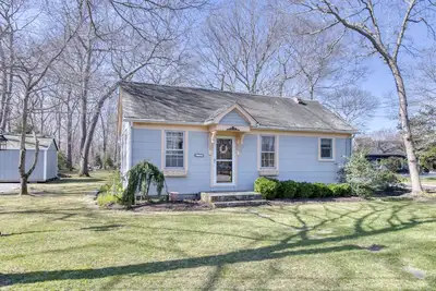 Image de New Listing Charming North Fork home w/ Guest House & Private Bay Beach access! !
