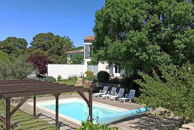 Image de Villa pour 2 familles (8 à 10 personnes)\npiscine privée - clim' - jardin ombragé