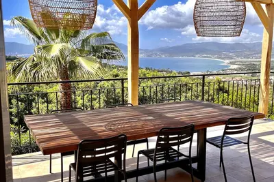 Image de Maison de vacances rénovée 2025, vue mer magnifique 🌊 (6 ad. + 4 enf. )  piscine