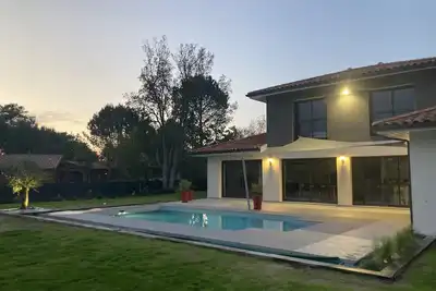 Image de Villa des Pins 2021, 150m2 piscine chauffée plage à 3 kms meublé de tourisme 4*