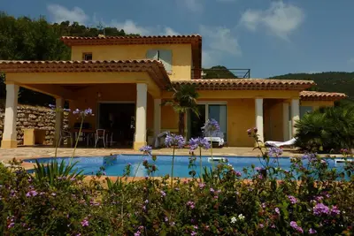 Image de Superbe Villa, 200m de la Plage, Superbe Vue, Piscine, bbq