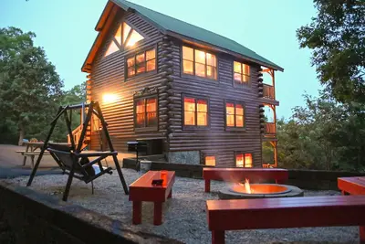 Image de Mtn views! PoolTable, AirHockey, Foosball, HotTub, FirePit; Perfect for Families