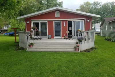 Image de Bemus Point Lake Front Cottage with Dock