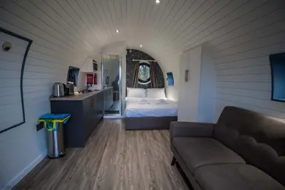 Image de Buttercup Pod - sleeps 2 | Gold Award winning