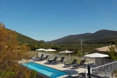 Image de Appart 3 chambres dont 2 suites parentales, piscine chauffée, climatisé
