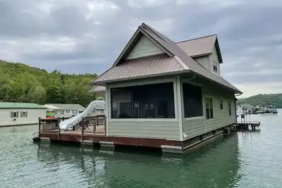 Image de Easy Street - One of the nicest floating house on the lake! ! !