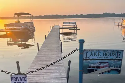 Image de Lake view house with private pier lake access