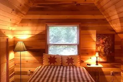 Image de Private Wooded Lakefront, Lake Glenville Comfy Cozy Rustic Bungalow w/ Dock