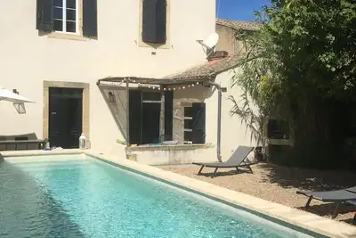Image de Maison de famille de 1800 au centre d 'un village