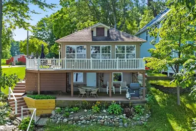 Image de Lakefront Cottage on Webster Lake with Beautiful Sunsets, 2 bed, 1 bath