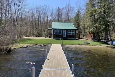 Image de Private & secluded waterfront cabin on 5 acres 3 bedroom 1 bath amazing views