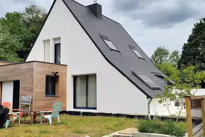 Image de Maison Morgat à 800m de la plage + prêt de surf en mousse (Softech 7'6)