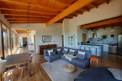 Image de Nordic house surrounded by forest with sea views