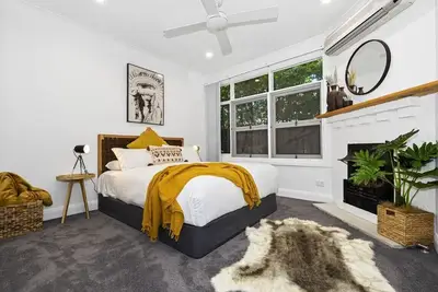 Image de Newly Renovated Hunter Property-Spa & fireplace.