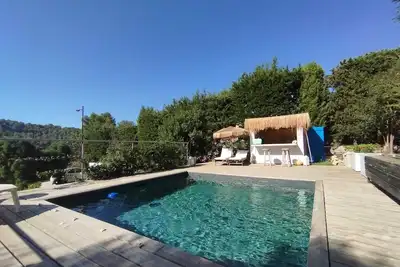 Image de Villa au Calme Avec Piscine et Jardin