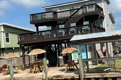 Image de Canal front home, Boat Parking, 3 levels of outdoor entertaining & cantina!