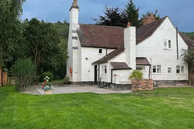Image de Semi-detached cottage set on the banks of the River Severn near to Ironbridge