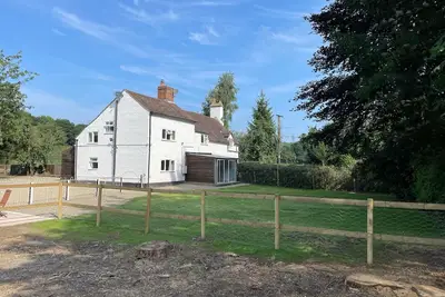 Image de Newly refurbished semi-detached cottage set on the banks of the River Severn