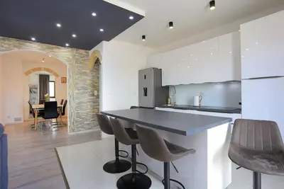 Image de Appartement de deux chambres avec la terrasse et la vue sur le mer Mastrinka, Ciovo (A-4324-a)