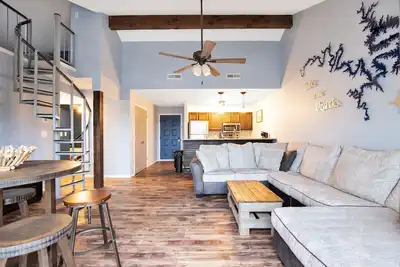 Image de New Furnishings ~Lake Front~ Boat Slip Included~ 5 min from Margaritaville ~Centrally Located