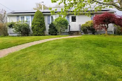 Image de Cozy cottage overlooking a working historic farm, 2 miles from the beach