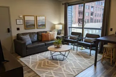 Image de Modern State 210 Just Blocks Away From The Bay!