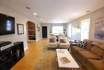 Image de Historic Home *reWine Mission* Walk Downtown: Coffee, Shop, Dine, Wines, Brews