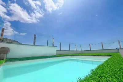 Image de EcoHouse with Terrace & Pool @ 20m to center