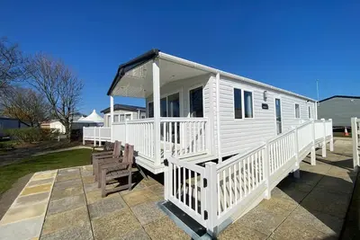 Image de Brilliant 6 berth caravan for hire at Haven Hopton in Norfolk ref 80039g