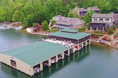 Image de Beautiful Lakefront Home on Lake Burton