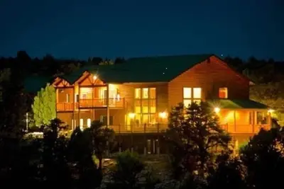 Image de Zion Ponderosa Home. Hike into Zion National Park