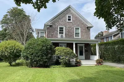 Image de New Listing: Sh Village Classic, Perfect Location