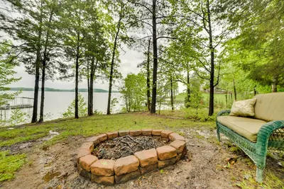 Image de Kentucky Lakeside Home w/ Deck - 20 Mi to Lbl!