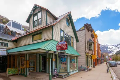 Charming mountain condo with incredible location above main street & WiFi