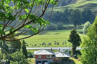 Image de Stunning country views set on seventy acres of tranquil country paradise